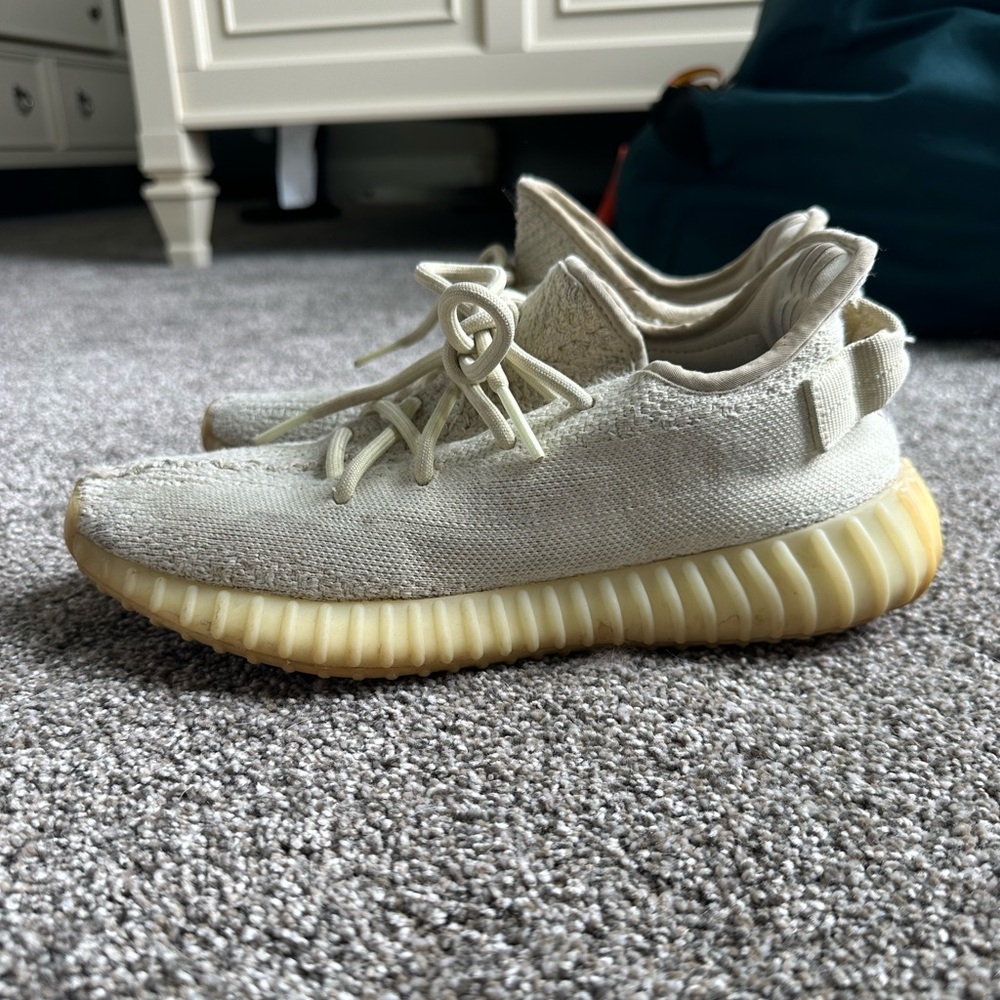 Adidas men’s  Yeezy Boost 350 V2 shoes. size US 8. butter/yellow